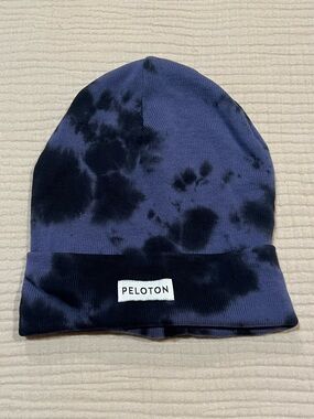 Peloton Tie-Dye Slouchy Beanie - Purple & Black